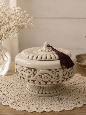 RUMRILL 339 VINTAGE COVERED JAR – OFF-WHITE & RED-BROWN CERAMIC